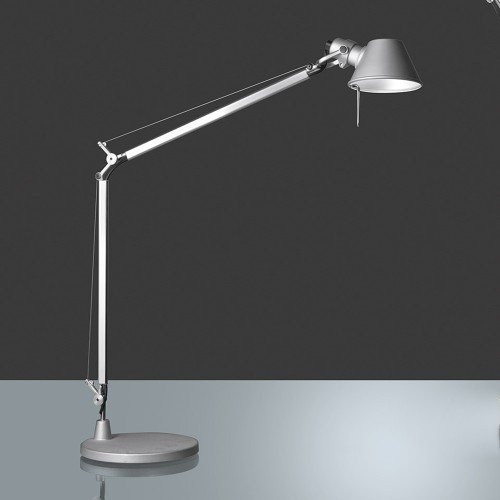 Lámpara de sobremesa Tolomeo Midi LED en aluminio, brazo articulado y base redonda.