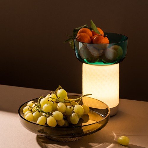 Bontà con cuenco turquesa lleno de cítricos, luz ambiente cálida. Bontà con cuenco turquesa lleno de cítricos, luz ambiente cálida.