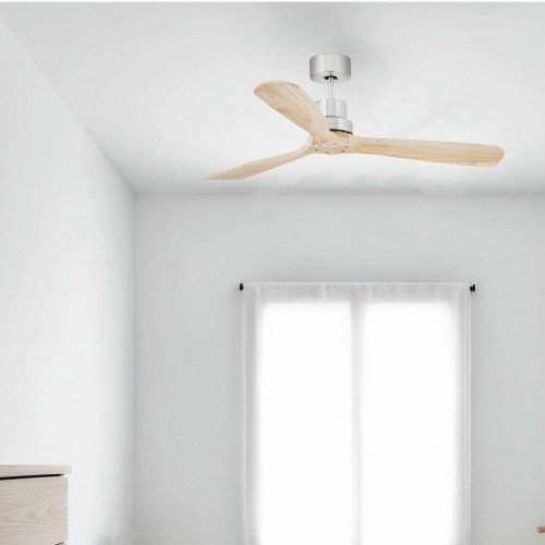 Ventilador Lantau L Faro Barcelona níquel instalado en dormitorio minimalista Ventilador Lantau L Faro Barcelona níquel instalado en dormitorio minimalista