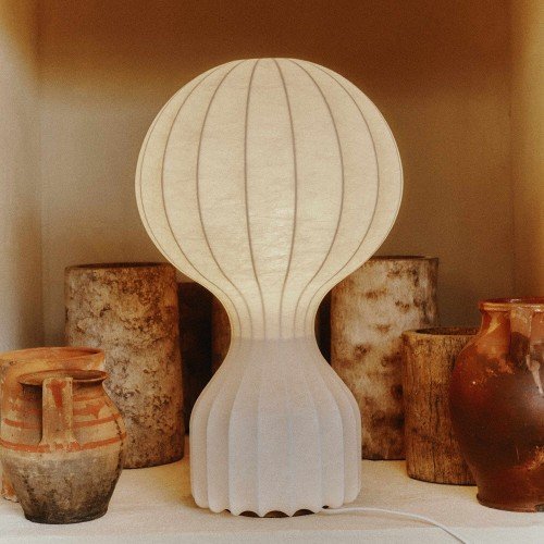 Lámpara Gatto Flos diseño Achille y Pier Giacomo Castiglioni estructura de capullo blanco