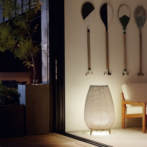 Lámpara Amphora 01 de Bover color natural con estructura de fibra sintética trenzada